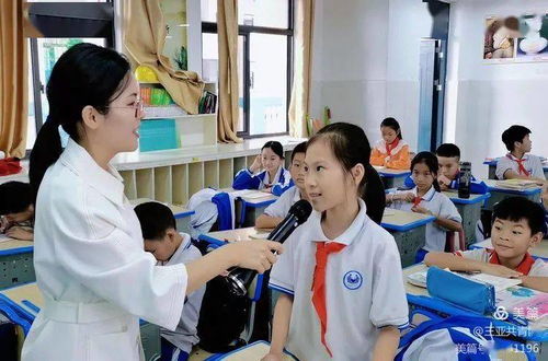 共青團(tuán)三亞市委未成年人心理健康直通車進(jìn)校園活動(dòng)在海棠區(qū)第一小學(xué)開(kāi)展